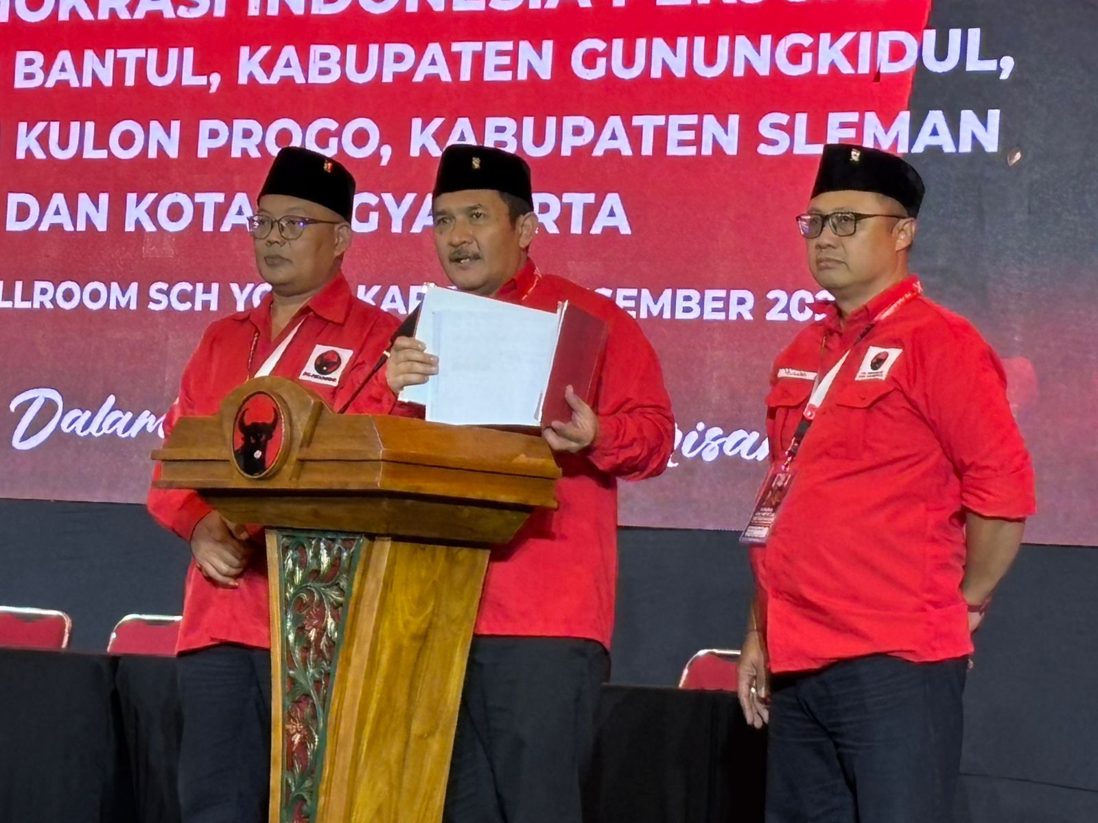 DUA PERIODE: &nbsp;Eko Suwanto menyampaikan pidato dalam Konferda dan Konfercab PDI Perjuangan se-DIJ yang diadakan secara serentak.