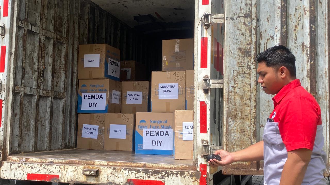 Bantuan obat-obatan dari Pemprov DIY siap dikirimkan menuju daerah terdampak bencana Sumatera di Kompleks Kepatihan Jogja, Senin (8/12/2025).