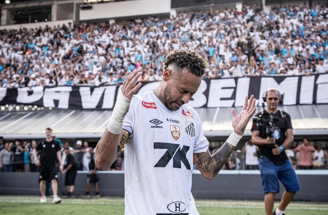Neymar panjatkan doa setelah berhasil hindarkan Santos dari degradasi