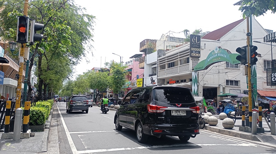 KURANG OPTIMAL: Kondisi lampu penyeberangan orang di Malioboro, tepatnya yang terletak di depan Ramai Mall Selasa (9/12/2025).