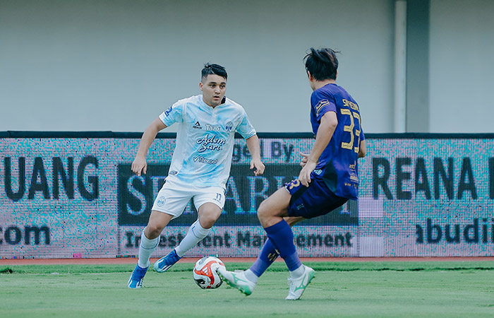Pemain PSIM Jogja Ezequiel Vidal.