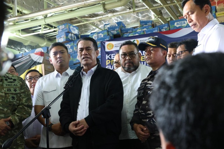 Menteri Pertanian, Andi Amran Sulaiman, memberikan persetujuan atas permintaan tambahan beras sebanya 10.000 ton yang diajukan oleh Gubernur Aceh, Muzakir Manaf Sumber: Pertanian.go.id
