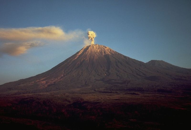 Gunung Semeru Jawa Timur.
