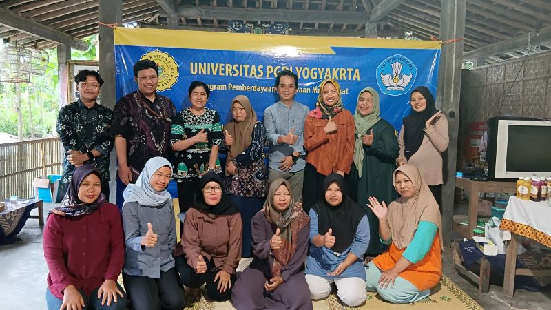 Tim pengabdian kepada masyarakat Universitas PGRI Yogyakarta melaksanakan program Pemberdayaan Berbasis Masyarakat di Padukuhan Sumurmuling, Kalurahan Gulurejo, Kapanewon Lendah, Kabupaten Kulon Progo