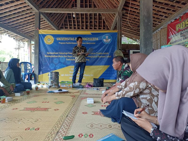 Program Pemberdayaan Berbasis Masyarakat di Padukuhan Sumurmuling, Gulurejo, Lendah, Kulon Progo oleh Tim pengabdian kepada masyarakat Universitas PGRI Yogyakarta.