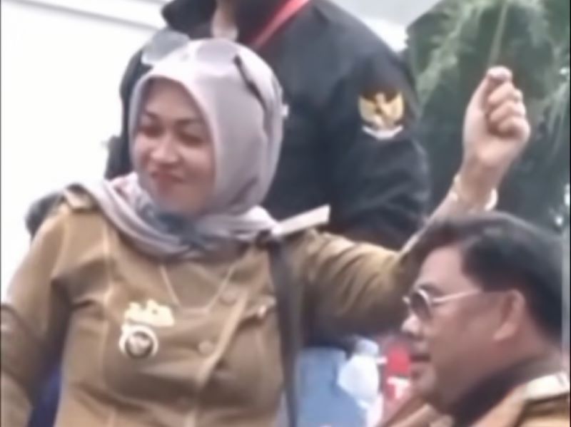 VIDEO LAMA: Kades Somokaton, Icha tengah berjoget saat aksi damai soal tuntutan perpanjangan jabatan, bukan pencabutan PMK 81 Tahun 2025.