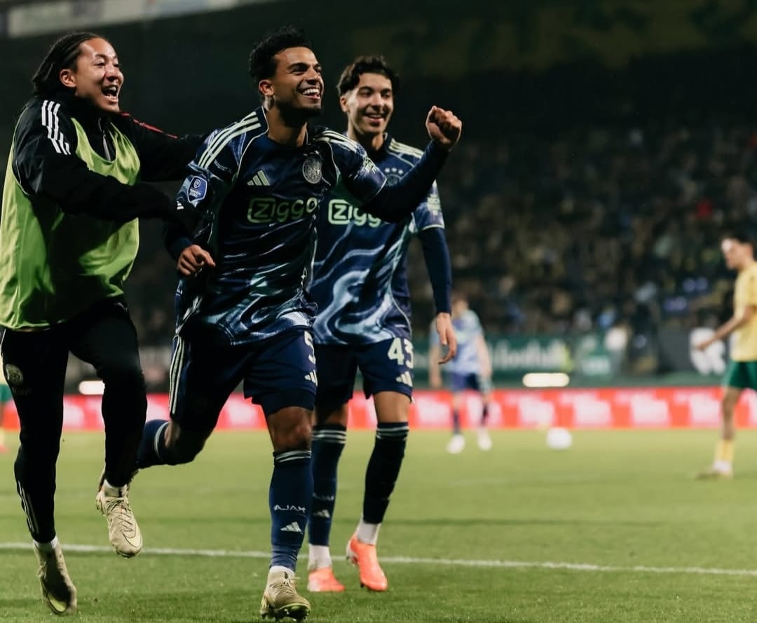 Selebrasi pemain Ajax setelah Owen Wijndal mencetak gol ke gawang Fortuna Sittard di Eredivisie
