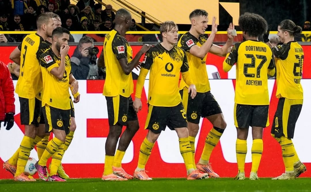 Pemain Borussia Dortmund rayakan kemenangan atas Hoffenheim di Bundesliga