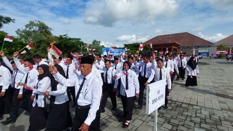GEMBIRA: PPPK Paruh Waktu menerima SK pengangkatan yang telah dinanti sejak lama.&nbsp;