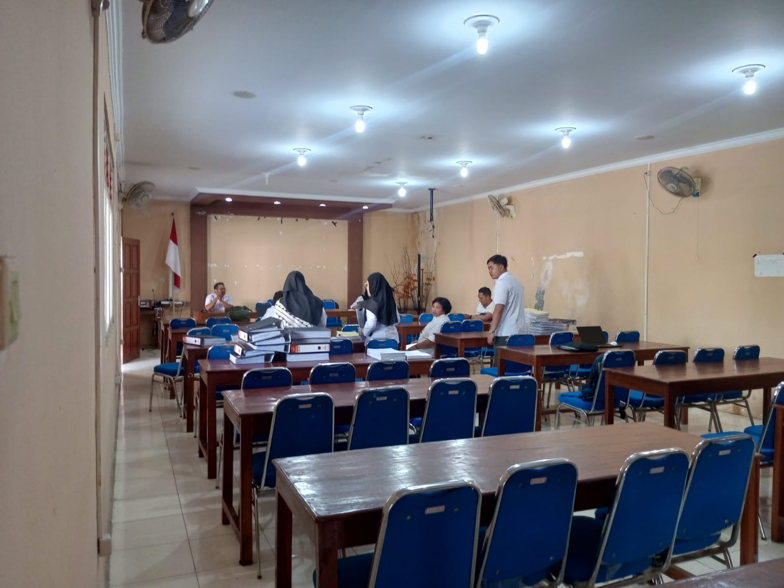Proses pengumpulan bukti-bukti dokumen kalurahan Ngunut.