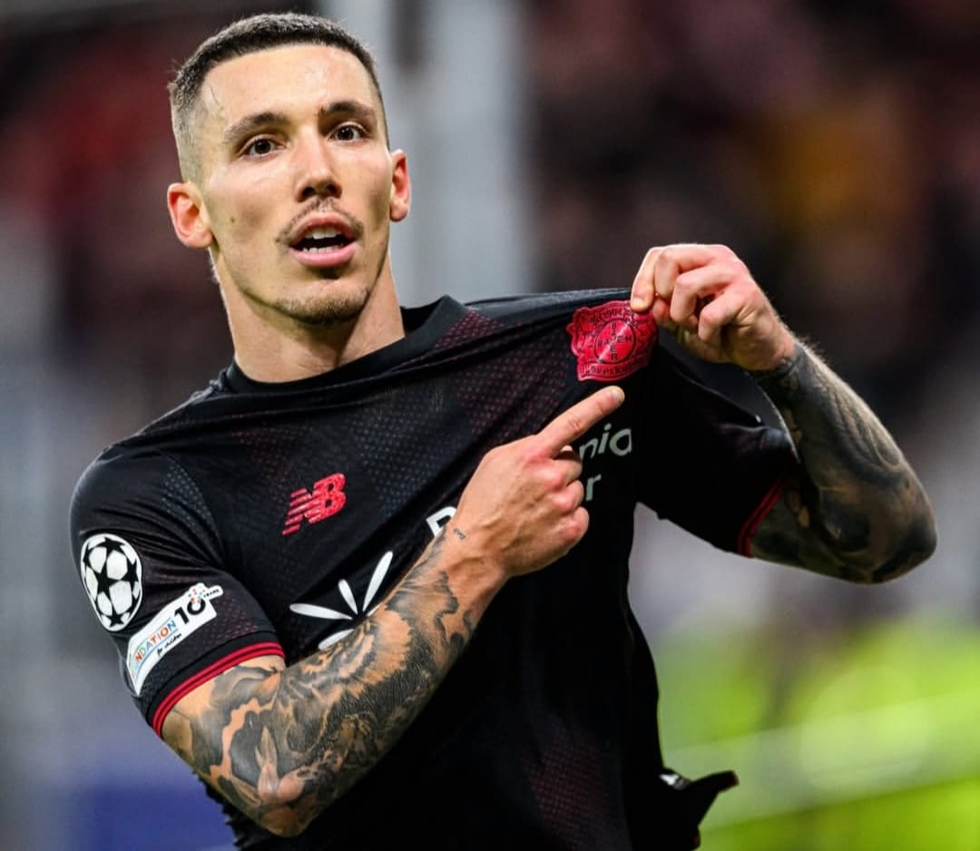 Selebrasi Alejandro Grimaldo setelah mencetak gol yang gagalkan Newcastle United curi tiga poin dari Bayer Leverkusen