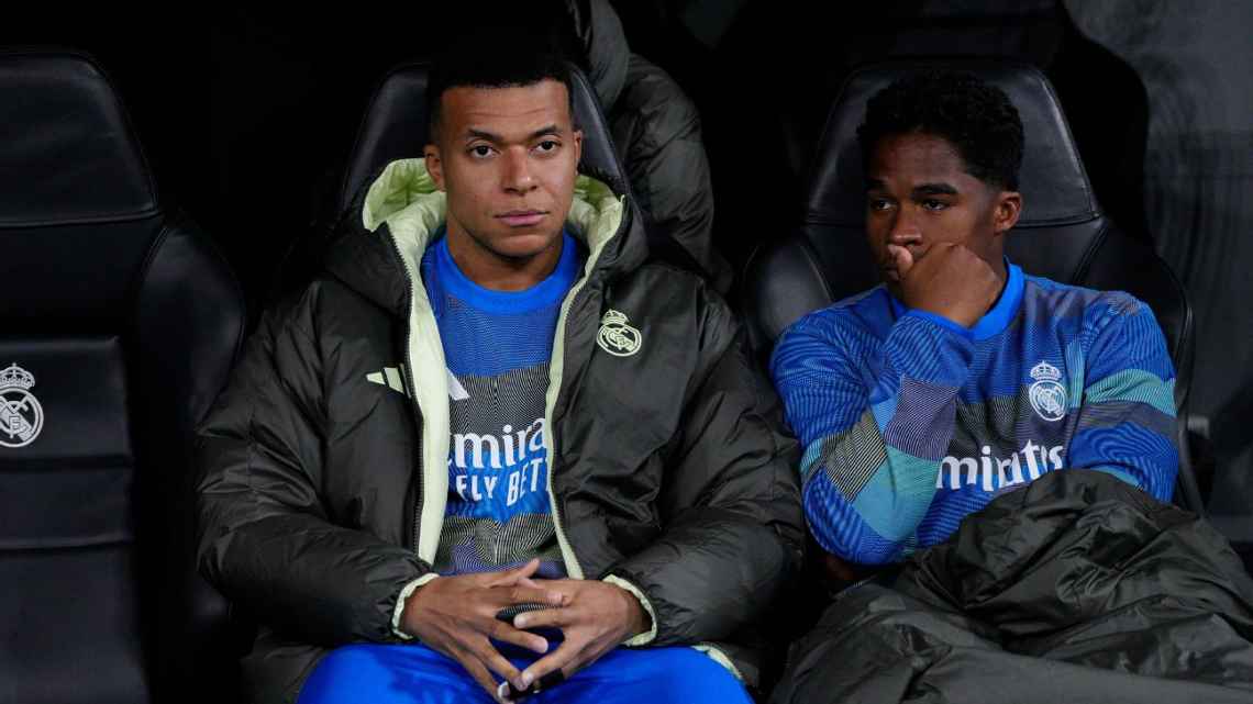 Kylian Mbappe bersama Endrick berada di bangku cadangan saat Real Madrid takluk dari Manchester City di Liga Champions