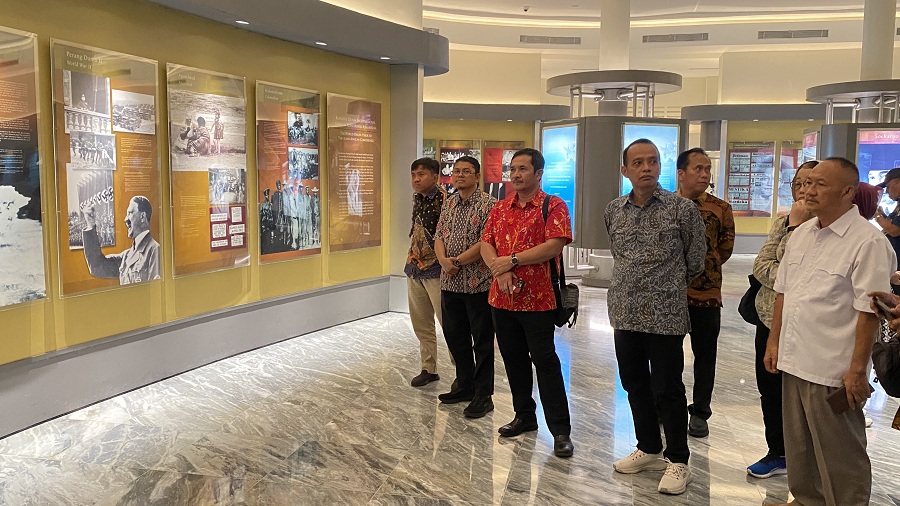 Komisi A DPRD DIJ melakukan kunjungan ke Museum Konferensi Asia Afrika (KAA) di Braga, Bandung, Jawa Barat, Jumat (12/12/2025).