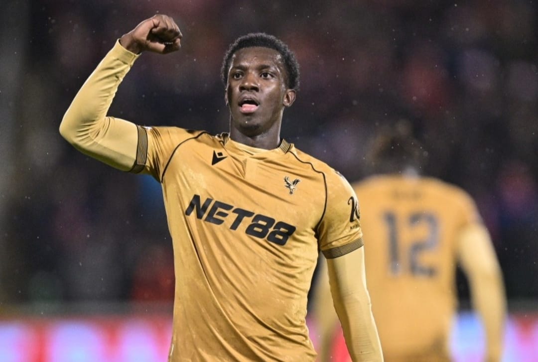 Selebrasi Eddie Nketiah setelah mencetak gol ke gawang Shelboune di Conference League