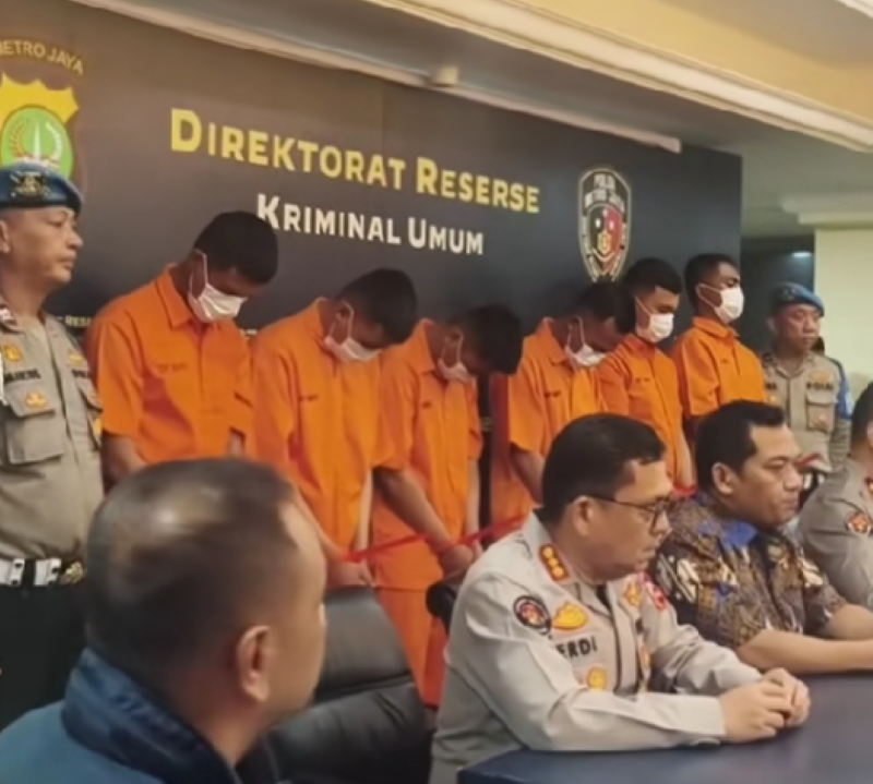 Polisi tetapkan enam tersangka buntut pengeroyokan dua debt collector atau mata elang (matel) yang berujung pada kematian.