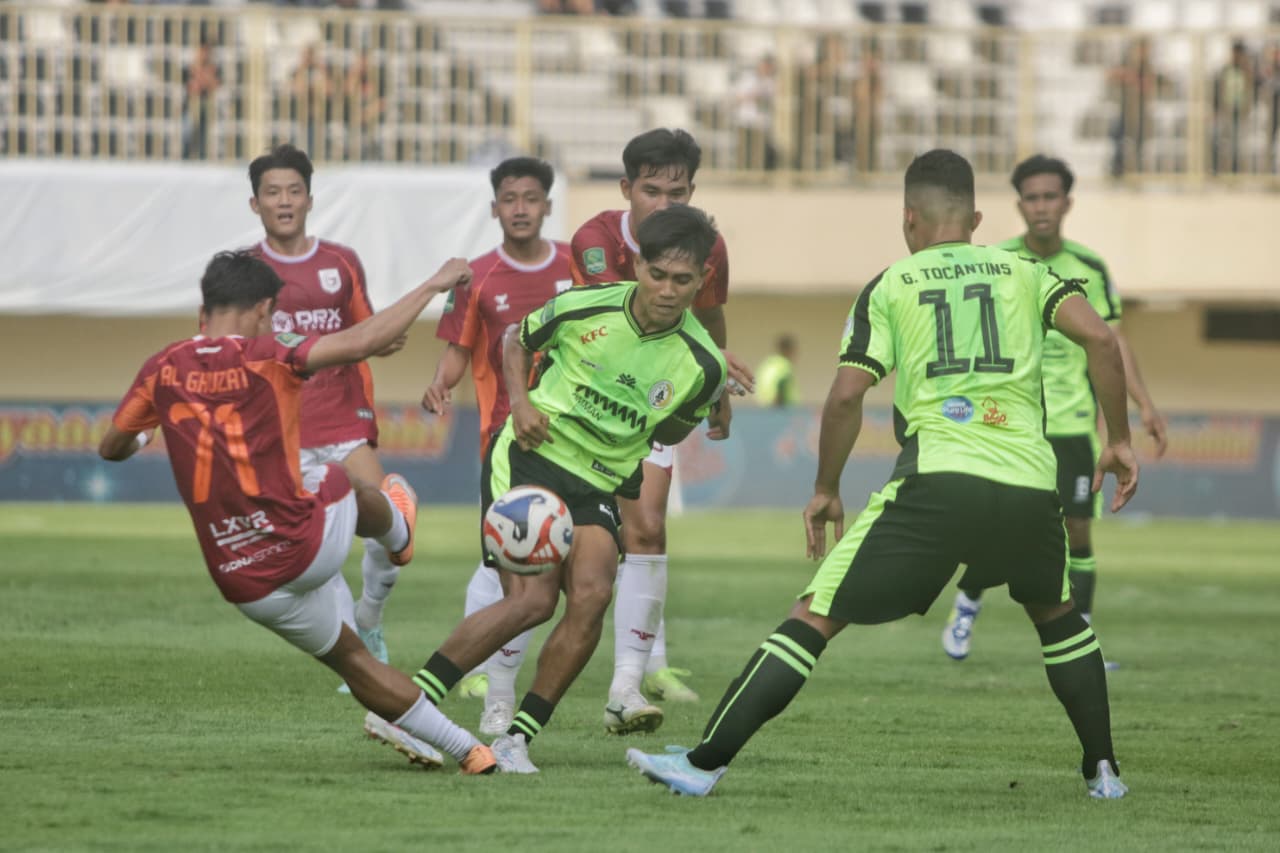 UJI TANDING: PSS Sleman saat melawan Garudayaksa FC di Maguwoharjo International Stadium (MaglS) Sabtu (13/12).