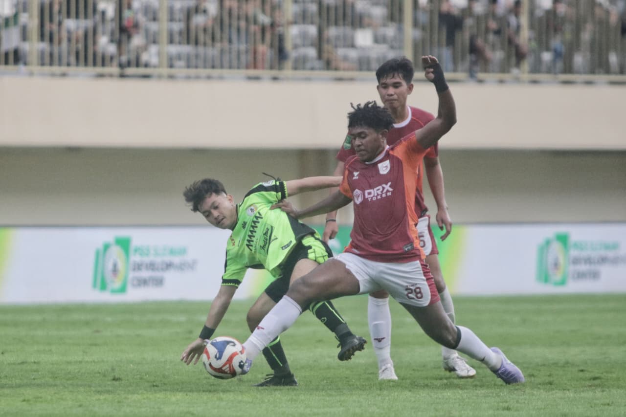 LAGA UJI COBA: PSS Sleman saat bertanding melawan Garudayaksa FC di Maguwoharjo International Stadium (MagIS) Sabtu (13/12) sore.