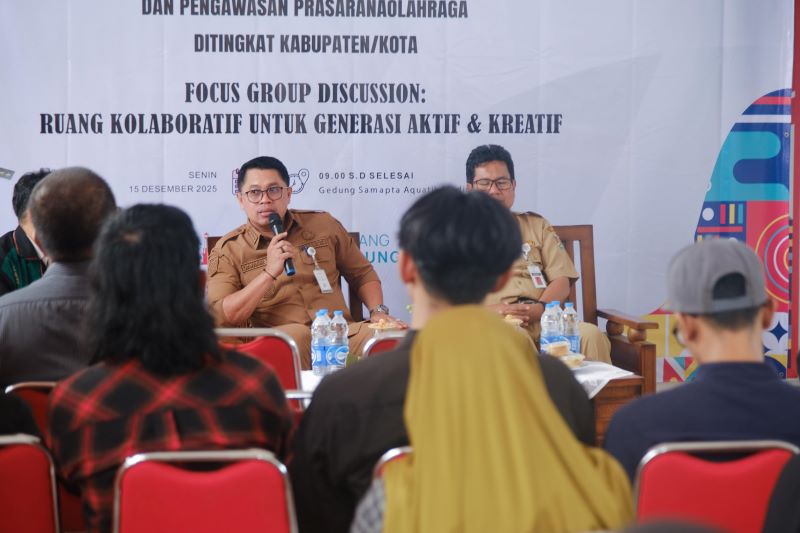 PAPARAN: Wali Kota Magelang saat membuka ruang FGD dengan pegiat ekonomi kreatif Senin (15/12).