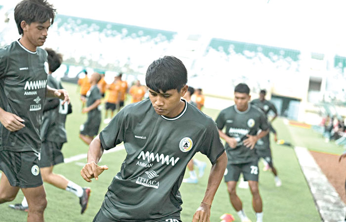 Para pemain PSS Sleman saat menjalani latihan rutin.