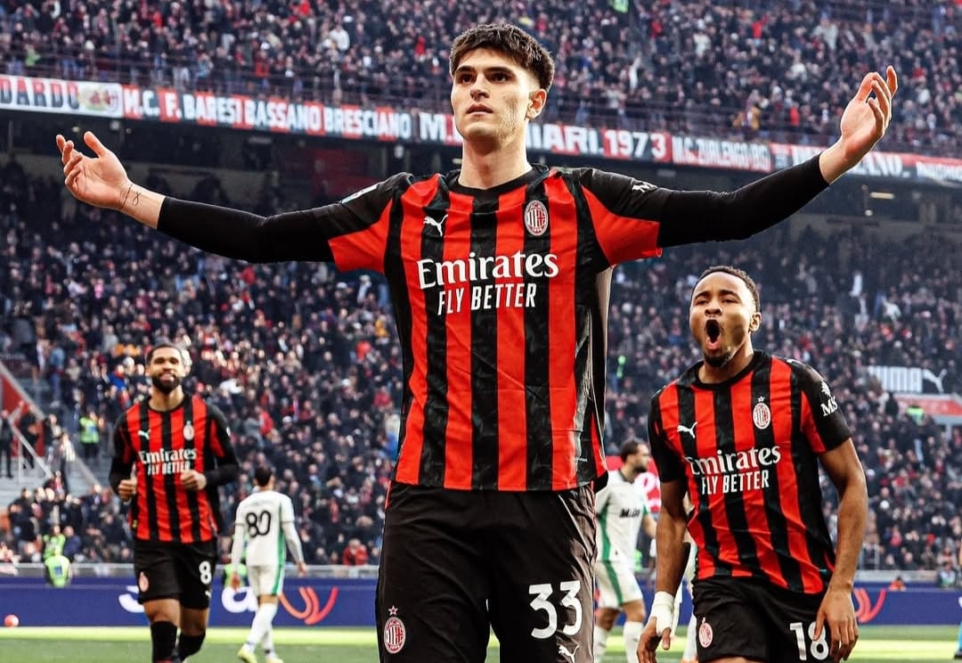 Selebrasi bek muda AC Milan, Davide Bartesaghi setelah mencetak gol ke gawang Sassuolo di San Siro