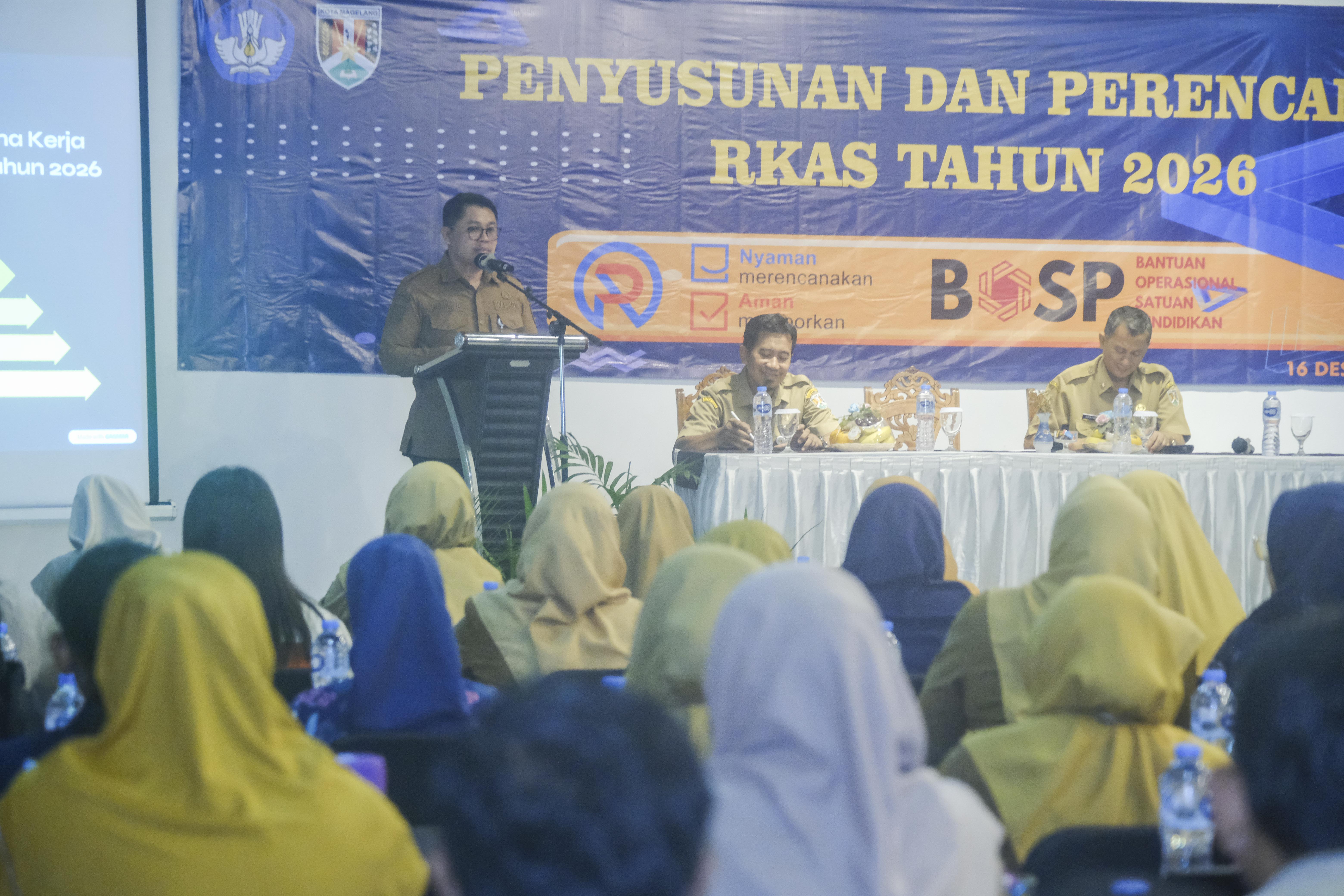 Pendampingan pengelolaan dana BOS yang diikuti pengelola sekolah di Kota Magelang, Selasa (16/12).