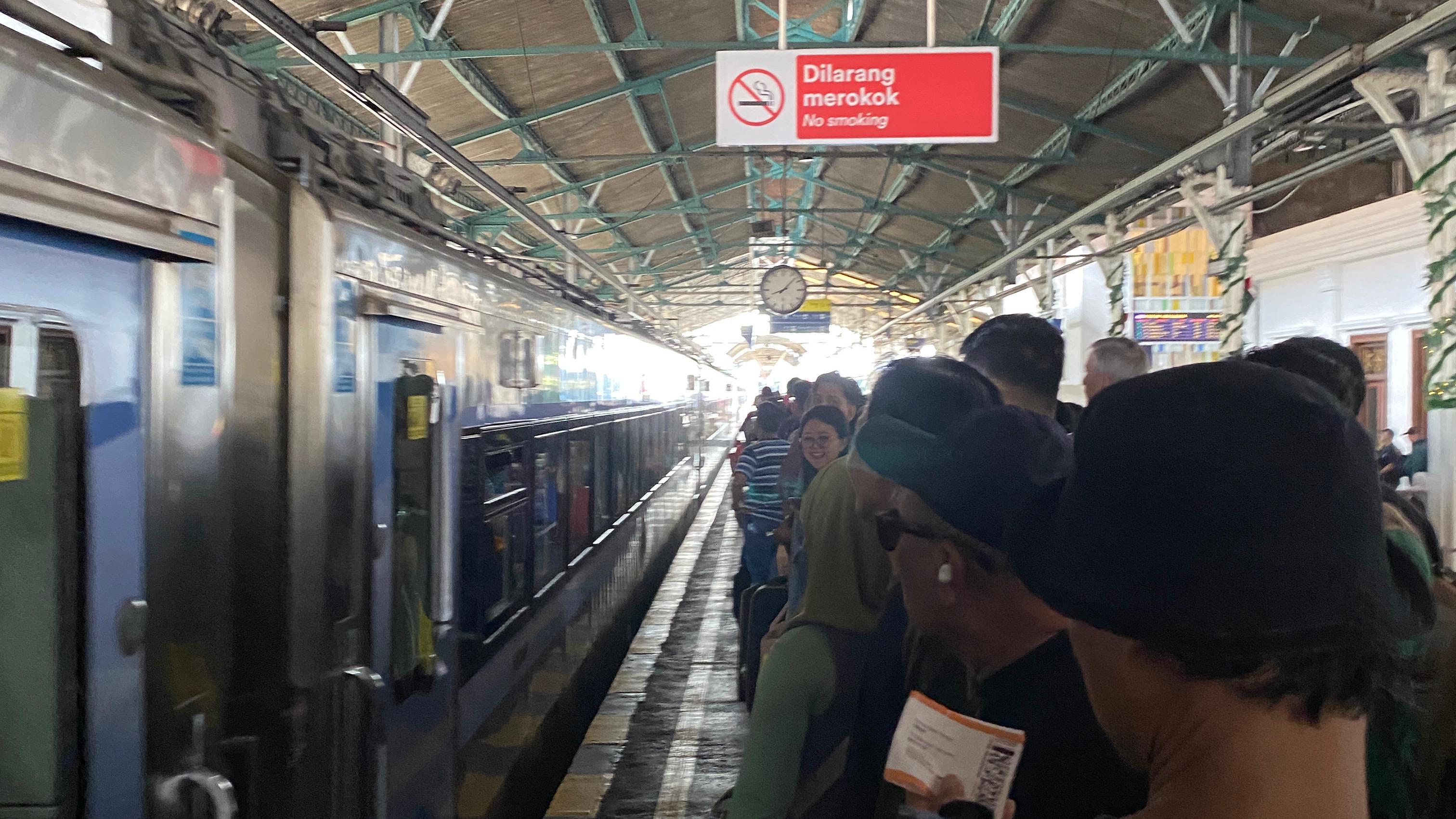 Ilustrasi penumpang KA di Stasiun Tugu Yogyakarta.