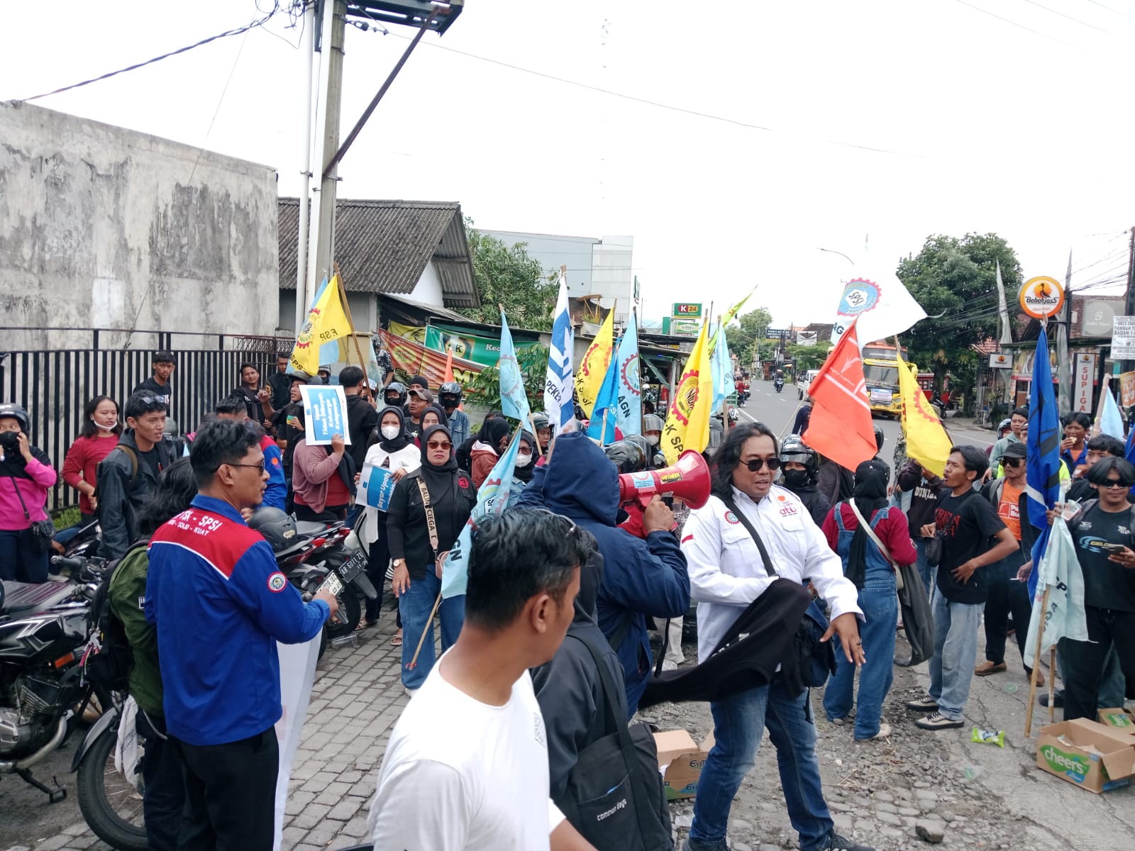 Demo buruh PT. Harimau. Delima