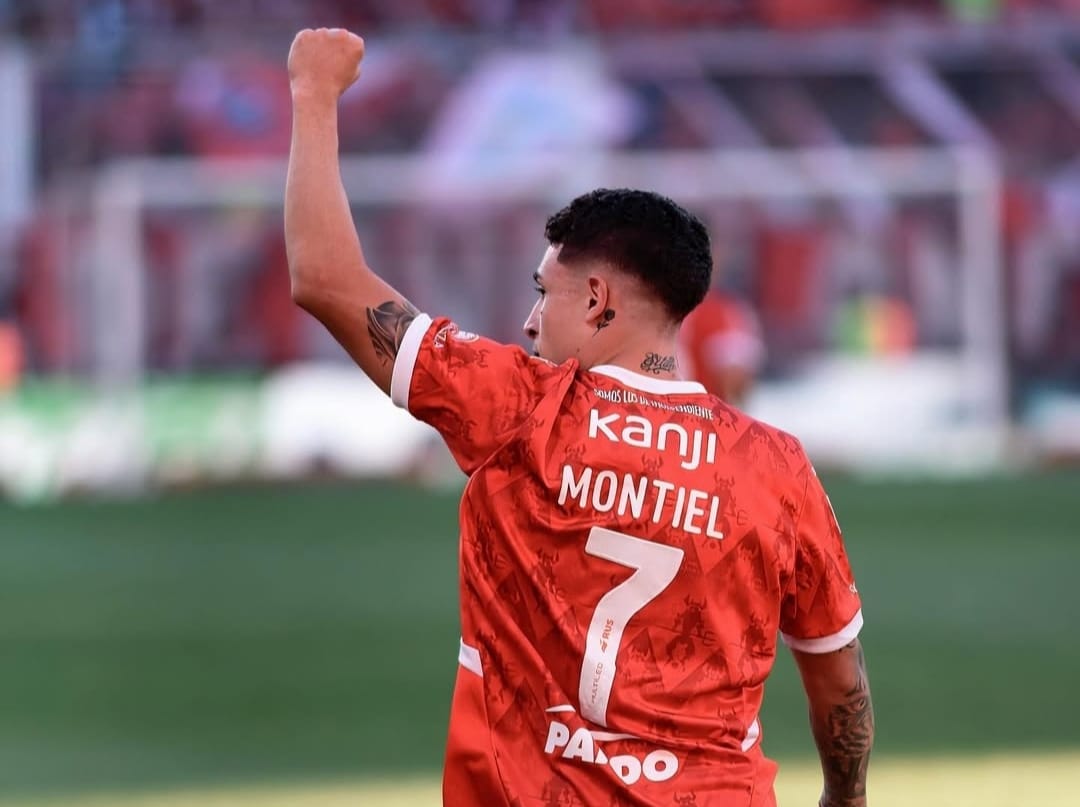 Santiago Montiel kalahkan Lamine Yamal, Declan Rice hingga Rizky Ridho untuk menangkan penghargaan Puskas Award 2025