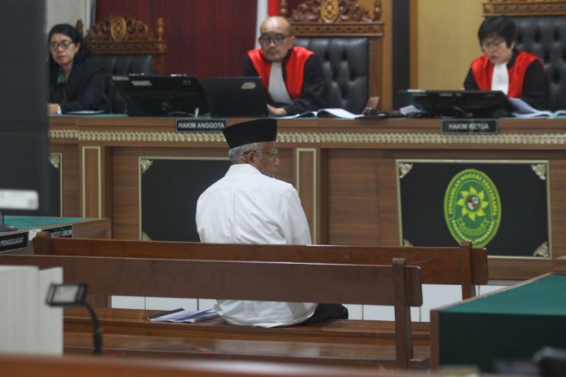 PROSES HUKUM: Mantan Bupati Sleman Sri Purnomo menjalani sidang perdana kasus korupsi dana hibah pariwisata Kabupaten Sleman dengan agenda pembacaan dakwaan