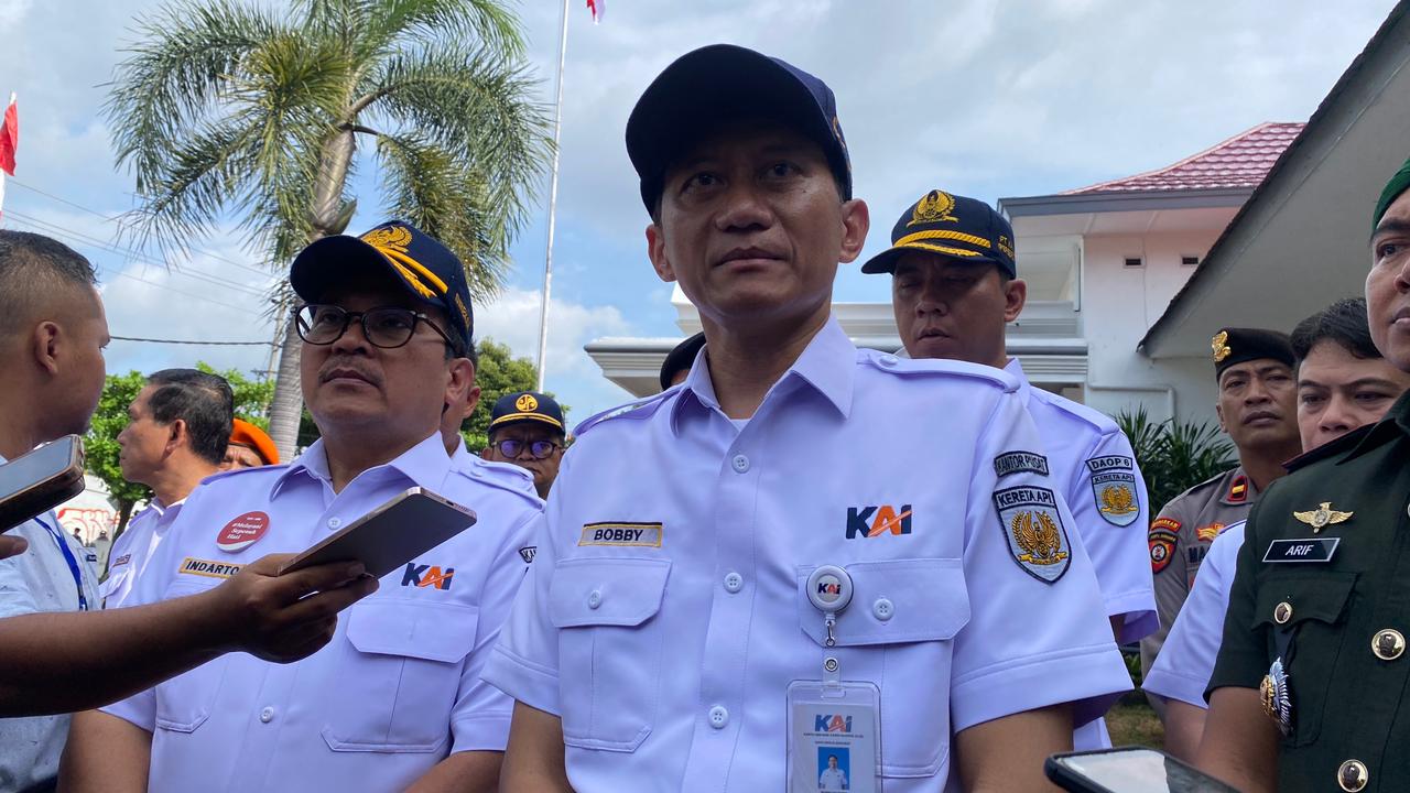 Direktur Utama PT KAI Bobby Rasyidin saat Apel Gelar Pasukan Posko Nataru 2025/2026 di BPTT Darman Prasetyo, Jogja, Kamis (18/12/2025).