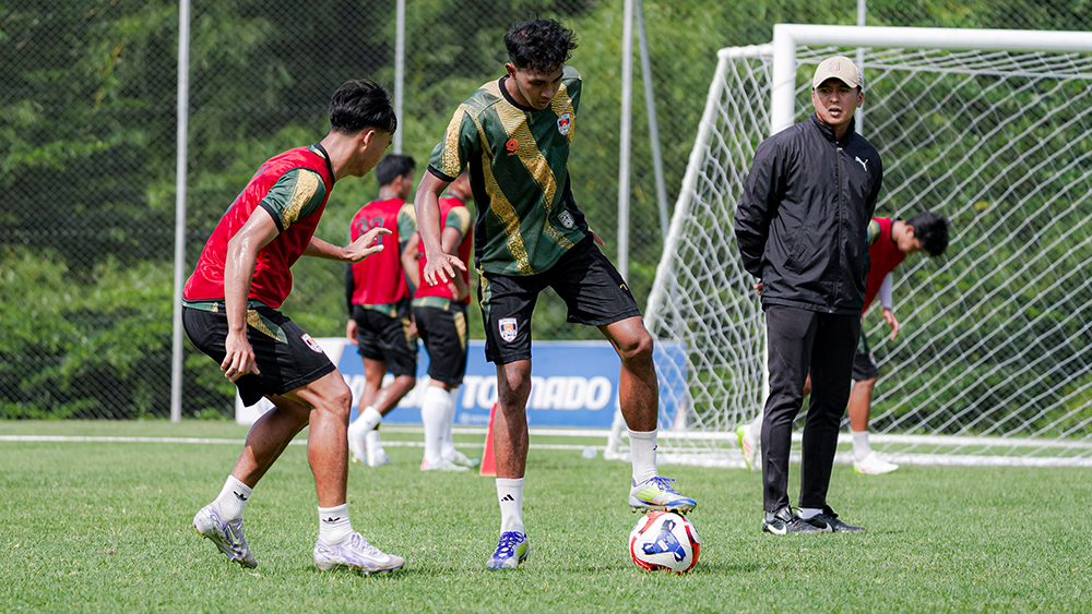 Pelatih Kendal Tornado FC, Stefan Keeltjes tak ingin asal menggelar laga uji coba