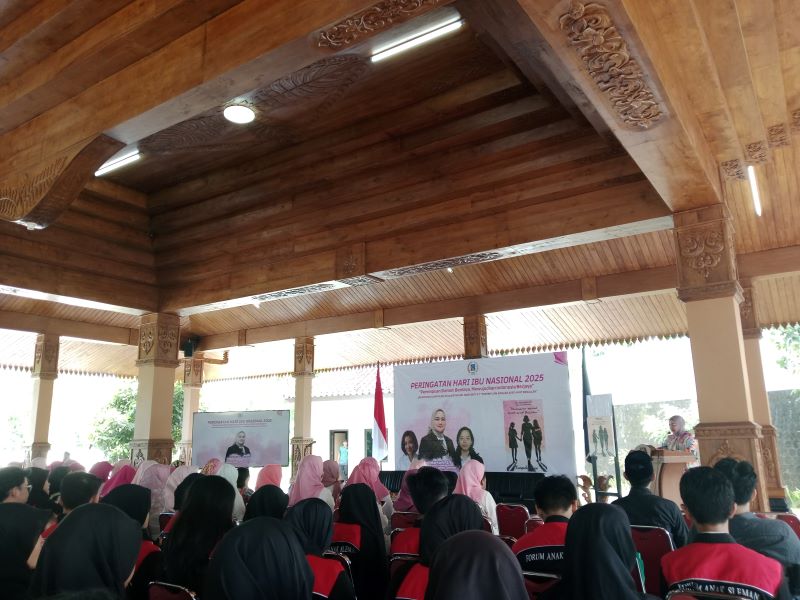 MOMENTUM: Peringatan Hari Ibu yang digelar di Pendopo DPRD Sleman Minggu (21/12).