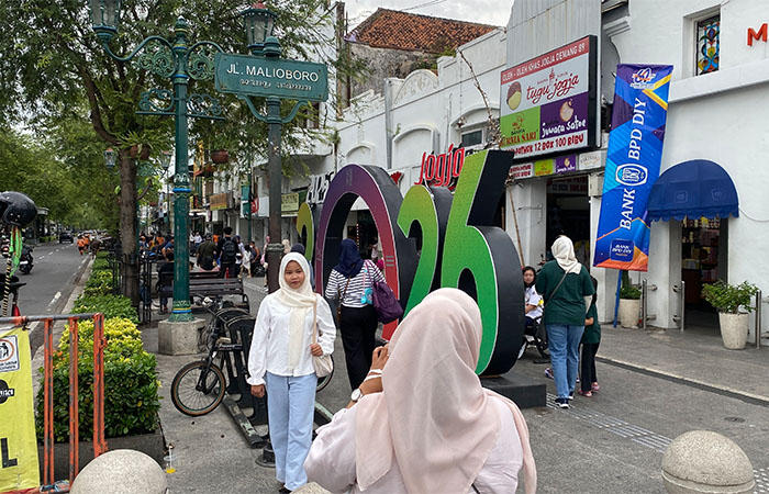 SWAFOTO: Wisatawan sedang mengunjungi kawasan Malioboro Jogja.