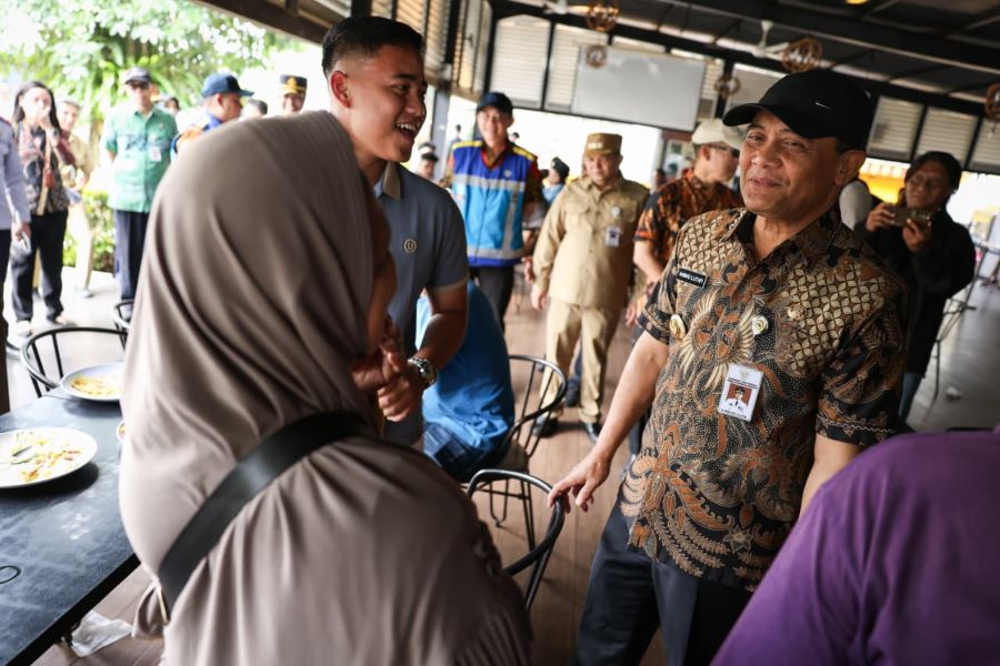 Gubernur Jawa Tengah Ahmad Luthfi tinjau pelayanan Nataru di Rest Area
