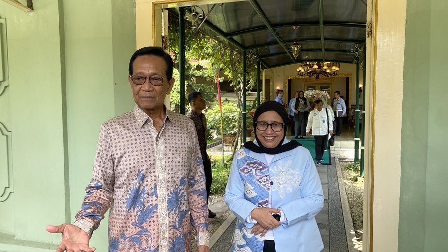 USAI AUDIESNI: Pertemuan antara Wakil Kepala BGN Nanik Sudaryati Deyang dengan Gubernur DIJ HB X di Kompleks Kepatihan, Jogja, Selasa (23/12/2025).