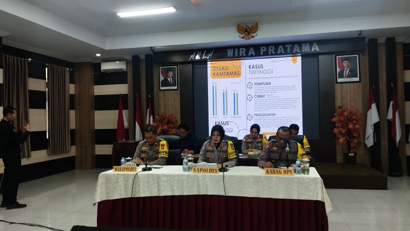 Jumpa Pers di Aula Wirapratama Polres Bantul terkait kasus kejahatan yang ada di Bantul selama 2025 Selasa (23/12).