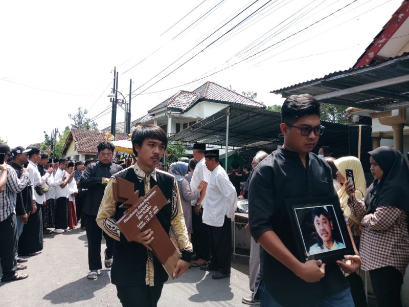 Pemakaman Bambang Rabiyes.&nbsp;