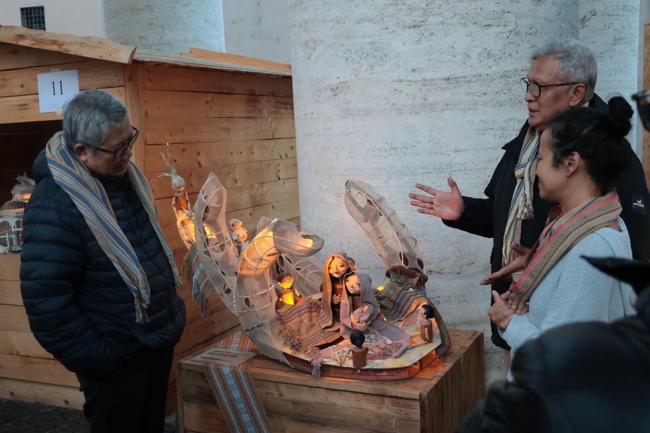 Weaving Hopes, karya seni buatan Maria Tri Sulistyani yang tampil di The International Exhibition 100 Presepi in Vaticano, Vatikan hingga 6 Januari 2026 mendatang.