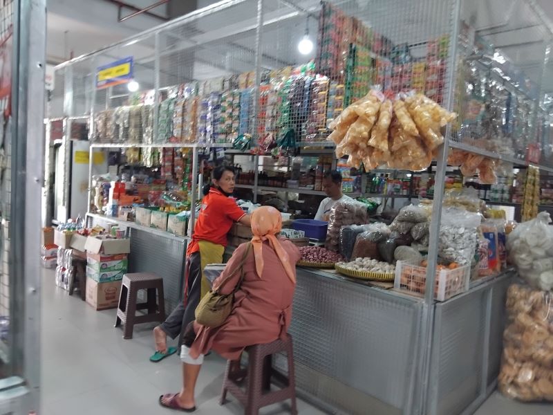 LENGANG: Suasana Pasar Godean yang berada di sebelah timur sepi pembeli.