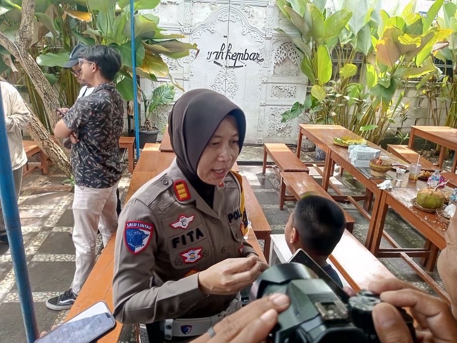 Kasatlantas Polres Gunungkidul AKP Arfita Dewi sedang memberikan keterangan kepada wartawan pada Jumat (26/12/2025).