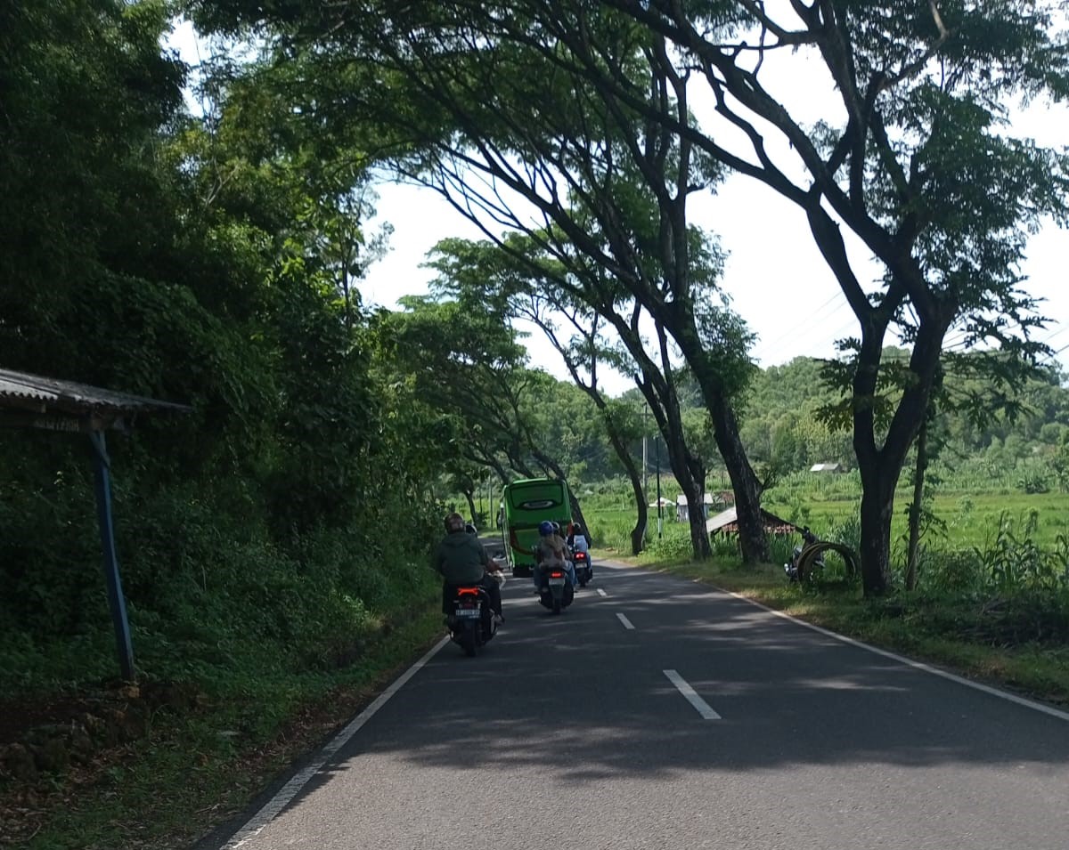 Menjelang sore, area jalan kawasan Baron mulai lengang