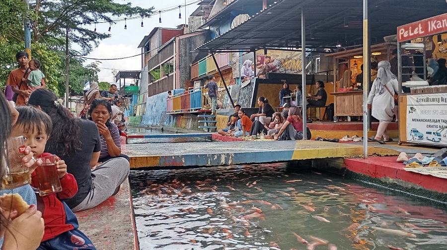 RAMAI :&nbsp;Suasana destinasi wisata Bendhung Lepen saat libur pada Minggu (28/12/2025). Pengelola mencatat peningkatan pengunjung saat momen libur natal dan tahun baru.
