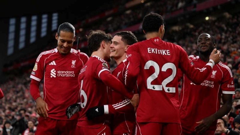 Selebrasi para pemain Liverpool dalam kemenangan atas Wolves di Anfield