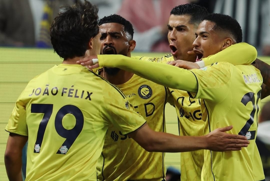 Selebrasi para pemain Al Nassr rayakan gol Cristiano Ronaldo dalam kemenangan atas Al Akhdoud di Saudi Pro League