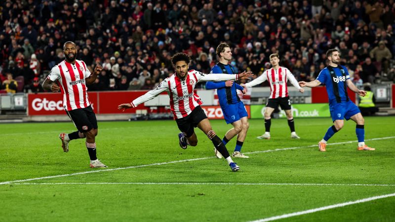 Selebrasi Kevin Schade setelah mencetak gol dalam kemenangan Brentford atas Bournemouth