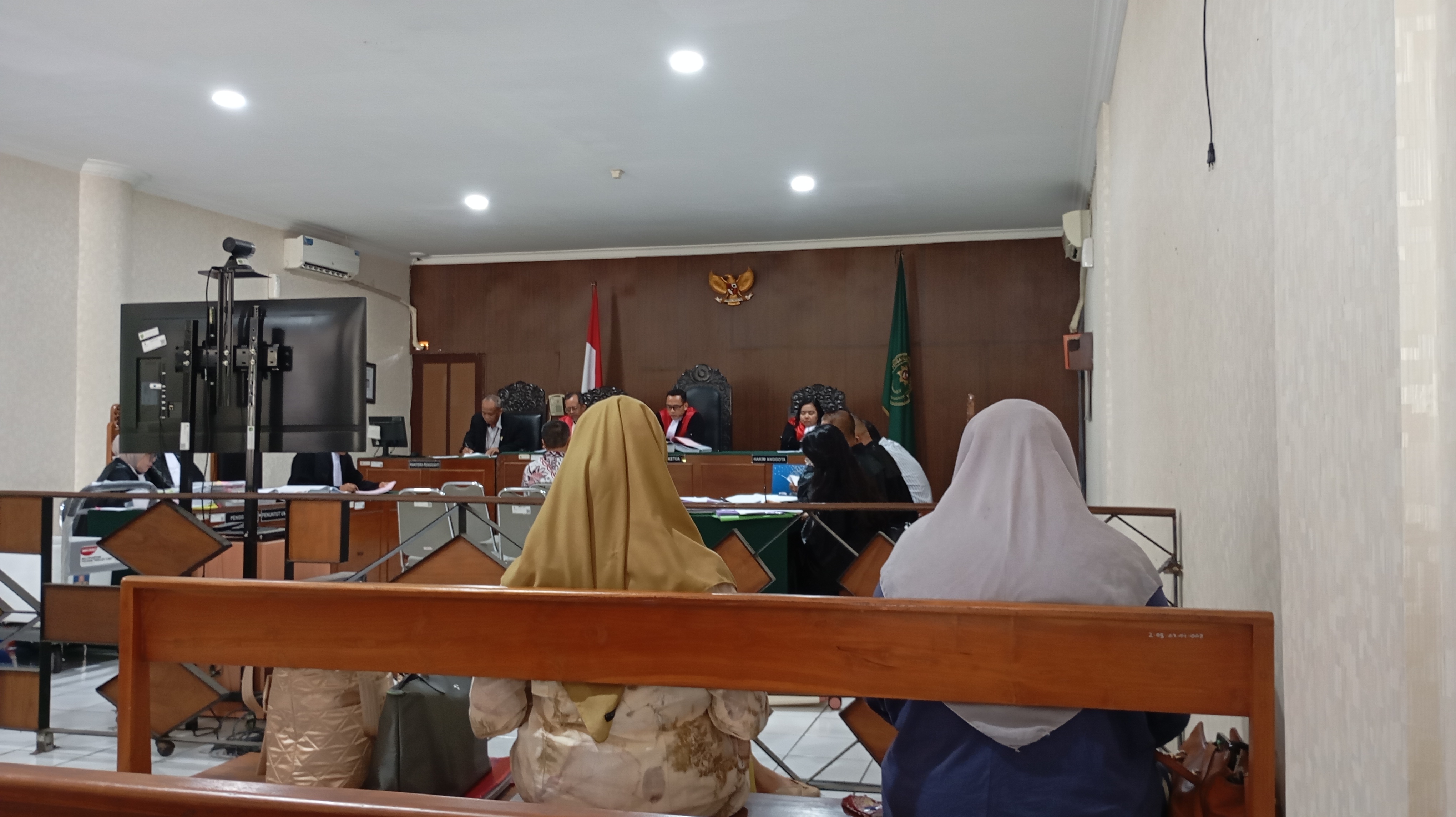 HARUS DILAMPIRKAN: Kepala Diskominfo Sleman Budi Santosa memberikan keterangan sebagai saksi kasus korupsi bandwith dengan terdakwa Eka Surya Prihantoro (ESP) di Pengadilan Tipikor...