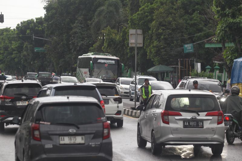 JALUR UTAMA: Kondisi kepadatan lalu lintas di Jalan Magelang, Sleman. Tercatat lebih dari 47 ribu kendaraan masuk lewat simpang Tempel.