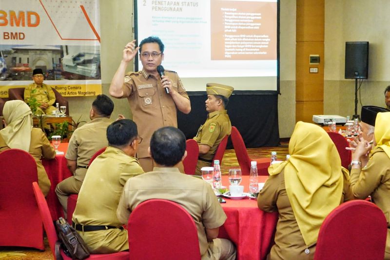 BERI PAPARAN: Rapat pembinaan pengelolaan BMD yang diikuti perwakilan seluruh OPD di lingkungan Pemkab Magelang Senin (29/12).