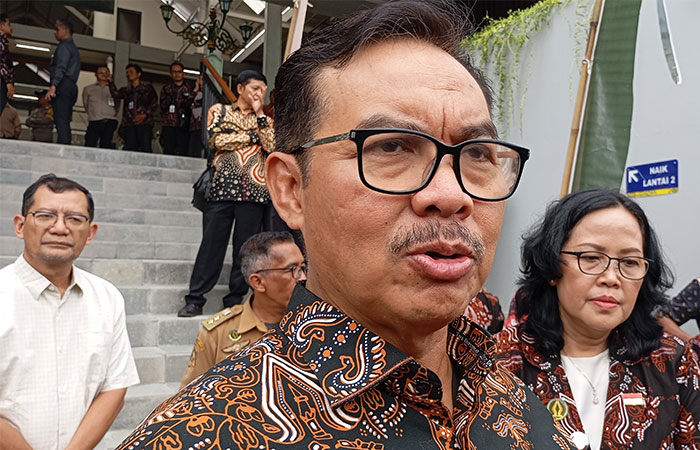 Wali Kota Jogja Hasto Wardoyo ikut angkat suara soal Batik Geblek Renteng.