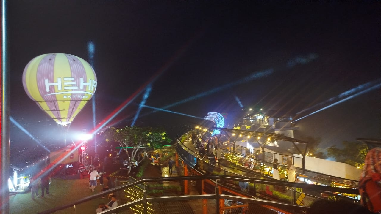 Suasana HeHa Sky View menjelang pergantian malam tahun baru, Rabu (31/12/2025).